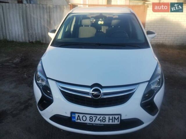 Белый Опель Zafira Tourer, объемом двигателя 1.6 л и пробегом 213 тыс. км за 10799 $, фото 3 на Automoto.ua