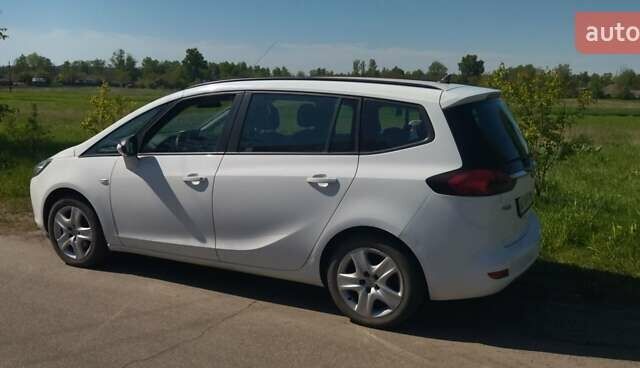 Білий Опель Zafira Tourer, об'ємом двигуна 1.6 л та пробігом 219 тис. км за 8000 $, фото 4 на Automoto.ua