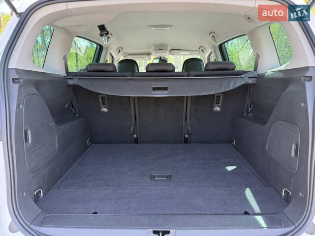 Белый Опель Zafira Tourer, объемом двигателя 2 л и пробегом 229 тыс. км за 13300 $, фото 13 на Automoto.ua