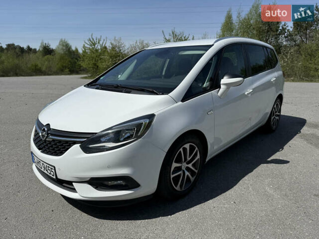 Белый Опель Zafira Tourer, объемом двигателя 2 л и пробегом 229 тыс. км за 13300 $, фото 1 на Automoto.ua