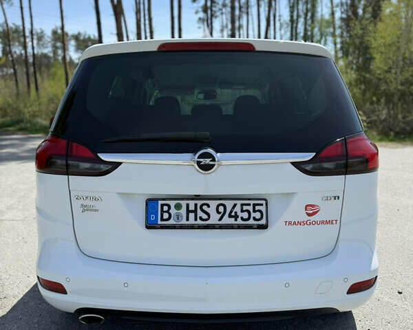 Белый Опель Zafira Tourer, объемом двигателя 2 л и пробегом 229 тыс. км за 13300 $, фото 7 на Automoto.ua