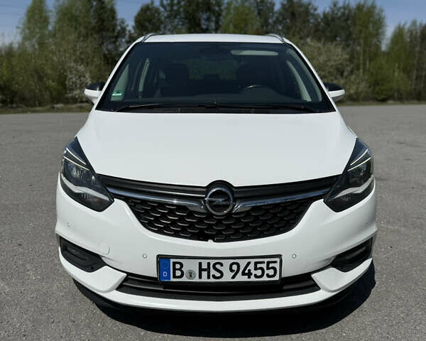 Белый Опель Zafira Tourer, объемом двигателя 2 л и пробегом 229 тыс. км за 13300 $, фото 2 на Automoto.ua