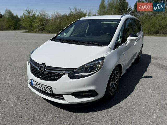Белый Опель Zafira Tourer, объемом двигателя 2 л и пробегом 229 тыс. км за 13300 $, фото 18 на Automoto.ua