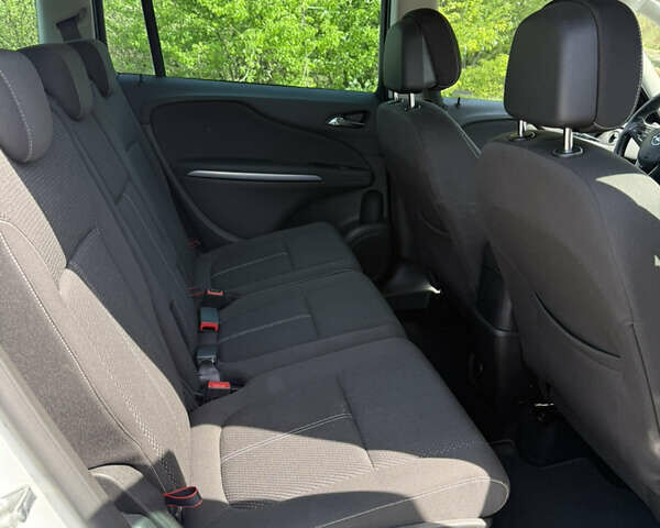 Белый Опель Zafira Tourer, объемом двигателя 2 л и пробегом 229 тыс. км за 13300 $, фото 12 на Automoto.ua