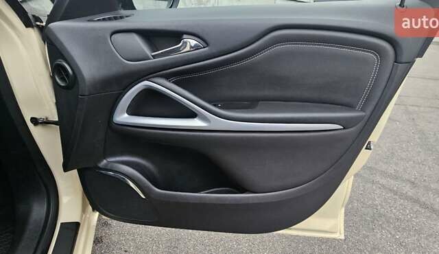 Бежевый Опель Zafira Tourer, объемом двигателя 2 л и пробегом 280 тыс. км за 12500 $, фото 32 на Automoto.ua