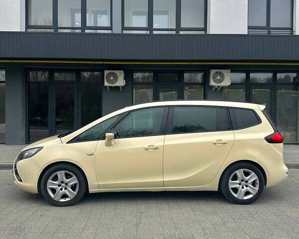 Бежевый Опель Zafira Tourer, объемом двигателя 2 л и пробегом 310 тыс. км за 7400 $, фото 2 на Automoto.ua