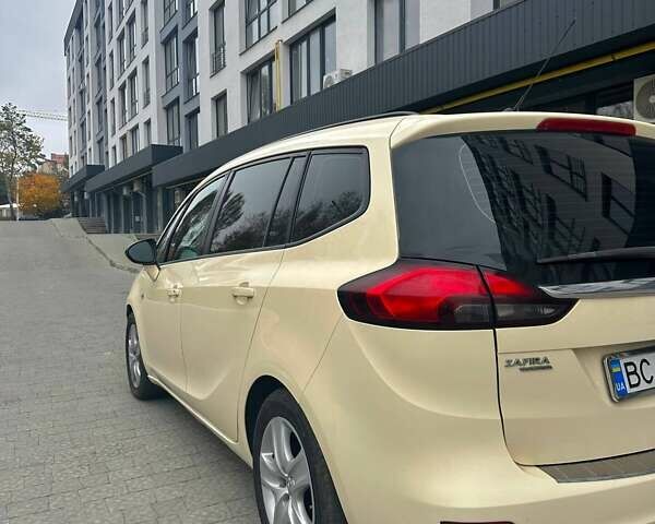 Бежевый Опель Zafira Tourer, объемом двигателя 2 л и пробегом 310 тыс. км за 7400 $, фото 5 на Automoto.ua