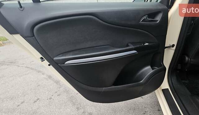 Бежевый Опель Zafira Tourer, объемом двигателя 2 л и пробегом 280 тыс. км за 12500 $, фото 20 на Automoto.ua