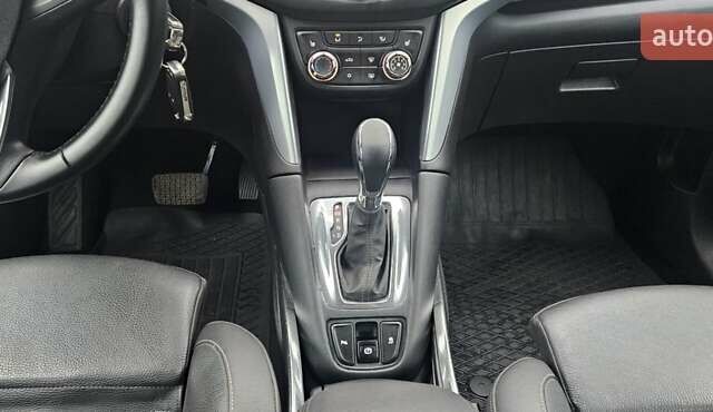 Бежевый Опель Zafira Tourer, объемом двигателя 2 л и пробегом 280 тыс. км за 12500 $, фото 19 на Automoto.ua