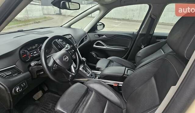 Бежевый Опель Zafira Tourer, объемом двигателя 2 л и пробегом 280 тыс. км за 12500 $, фото 11 на Automoto.ua