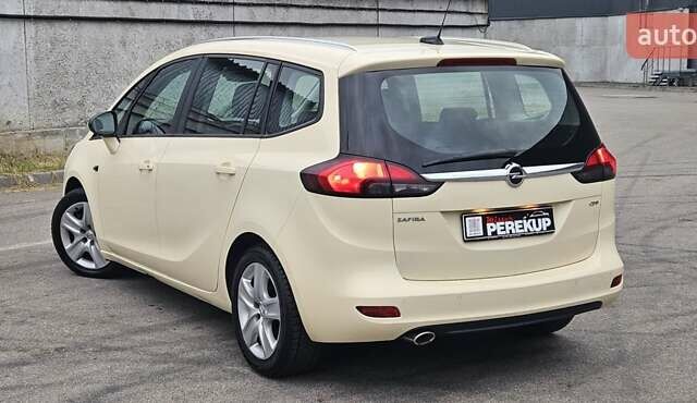 Бежевый Опель Zafira Tourer, объемом двигателя 2 л и пробегом 280 тыс. км за 12500 $, фото 3 на Automoto.ua