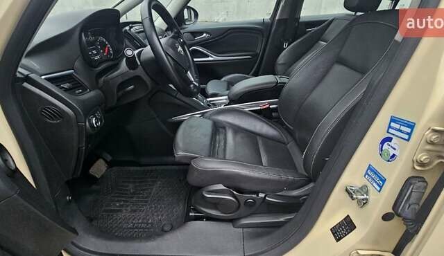 Бежевый Опель Zafira Tourer, объемом двигателя 2 л и пробегом 280 тыс. км за 12500 $, фото 12 на Automoto.ua
