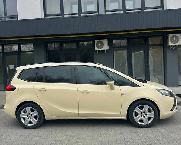 Бежевый Опель Zafira Tourer, объемом двигателя 2 л и пробегом 310 тыс. км за 7400 $, фото 3 на Automoto.ua