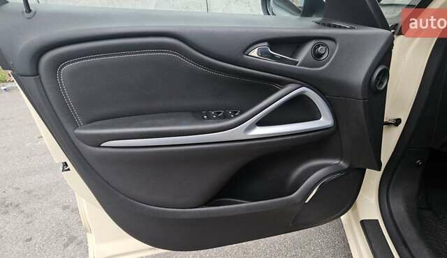 Бежевый Опель Zafira Tourer, объемом двигателя 2 л и пробегом 280 тыс. км за 12500 $, фото 8 на Automoto.ua