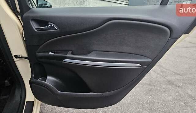 Бежевый Опель Zafira Tourer, объемом двигателя 2 л и пробегом 280 тыс. км за 12500 $, фото 29 на Automoto.ua