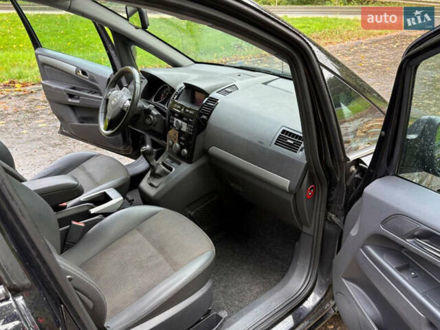Опель Zafira Tourer 2011 в Ровно на Automoto.ua Черный Опель Zafira Tourer, объемом двигателя 1.8 л и пробегом 192 тыс. км за 6950 $, фото 4 на Automoto.ua