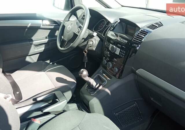 Опель Zafira Tourer 2011 в Луцке на Automoto.ua Черный Опель Zafira Tourer, объемом двигателя 0 л и пробегом 167 тыс. км за 7300 $, фото 7 на Automoto.ua