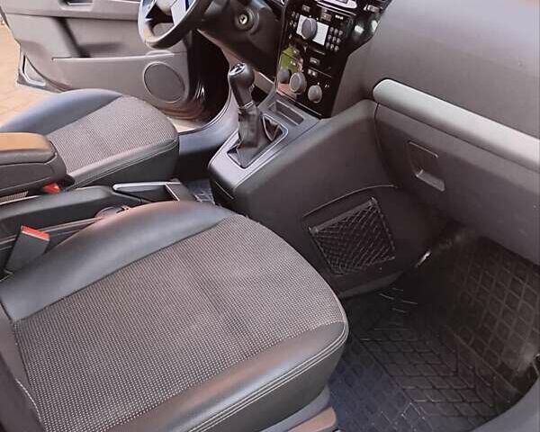 Черный Опель Zafira Tourer, объемом двигателя 1.69 л и пробегом 239 тыс. км за 7600 $, фото 2 на Automoto.ua