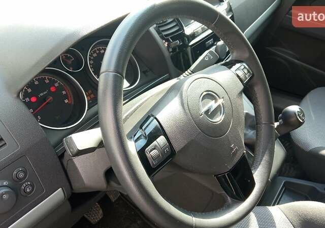 Опель Zafira Tourer 2011 в Луцке на Automoto.ua Черный Опель Zafira Tourer, объемом двигателя 0 л и пробегом 167 тыс. км за 7300 $, фото 3 на Automoto.ua