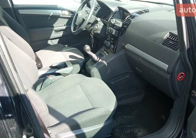 Опель Zafira Tourer 2011 в Луцке на Automoto.ua Черный Опель Zafira Tourer, объемом двигателя 0 л и пробегом 167 тыс. км за 7300 $, фото 8 на Automoto.ua
