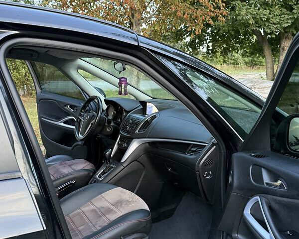 Чорний Опель Zafira Tourer, об'ємом двигуна 1.96 л та пробігом 273 тис. км за 9450 $, фото 13 на Automoto.ua