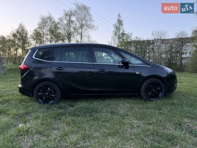 Черный Опель Zafira Tourer, объемом двигателя 0 л и пробегом 220 тыс. км за 9500 $, фото 6 на Automoto.ua