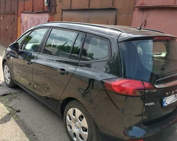 Черный Опель Zafira Tourer, объемом двигателя 2 л и пробегом 318 тыс. км за 8900 $, фото 1 на Automoto.ua