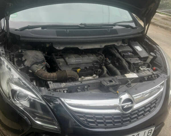 Чорний Опель Zafira Tourer, об'ємом двигуна 1.36 л та пробігом 198 тис. км за 9000 $, фото 28 на Automoto.ua