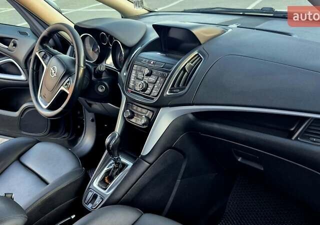 Черный Опель Zafira Tourer, объемом двигателя 2 л и пробегом 275 тыс. км за 9500 $, фото 20 на Automoto.ua