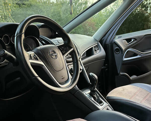 Чорний Опель Zafira Tourer, об'ємом двигуна 1.96 л та пробігом 273 тис. км за 9450 $, фото 8 на Automoto.ua