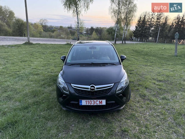 Черный Опель Zafira Tourer, объемом двигателя 0 л и пробегом 220 тыс. км за 9500 $, фото 1 на Automoto.ua