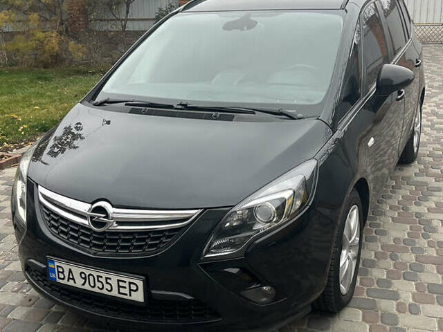 Черный Опель Zafira Tourer, объемом двигателя 2 л и пробегом 235 тыс. км за 9700 $, фото 1 на Automoto.ua