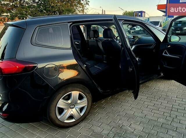 Черный Опель Zafira Tourer, объемом двигателя 2 л и пробегом 275 тыс. км за 9500 $, фото 15 на Automoto.ua