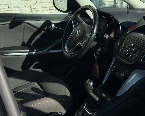 Черный Опель Zafira Tourer, объемом двигателя 1.6 л и пробегом 213 тыс. км за 9500 $, фото 17 на Automoto.ua