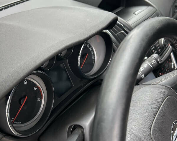 Черный Опель Zafira Tourer, объемом двигателя 2 л и пробегом 235 тыс. км за 9700 $, фото 9 на Automoto.ua