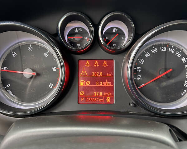 Черный Опель Zafira Tourer, объемом двигателя 2 л и пробегом 235 тыс. км за 9700 $, фото 11 на Automoto.ua