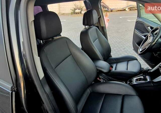 Черный Опель Zafira Tourer, объемом двигателя 2 л и пробегом 275 тыс. км за 9500 $, фото 16 на Automoto.ua