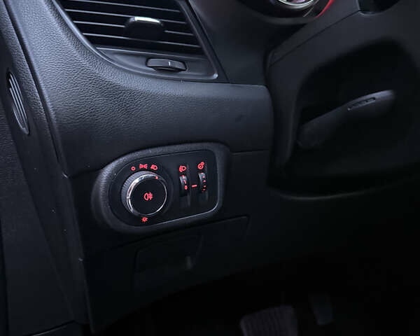 Чорний Опель Zafira Tourer, об'ємом двигуна 1.96 л та пробігом 273 тис. км за 9450 $, фото 17 на Automoto.ua