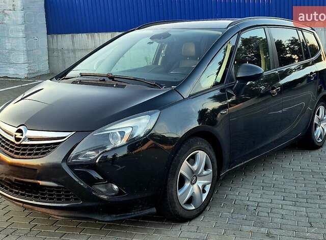Черный Опель Zafira Tourer, объемом двигателя 2 л и пробегом 275 тыс. км за 9500 $, фото 3 на Automoto.ua