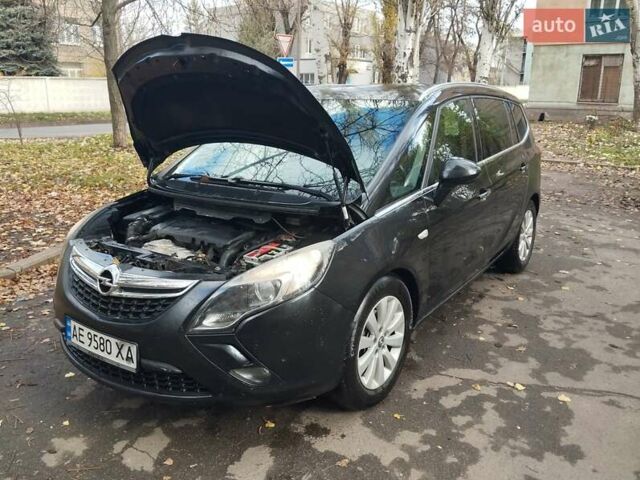 Черный Опель Zafira Tourer, объемом двигателя 2 л и пробегом 293 тыс. км за 9500 $, фото 1 на Automoto.ua
