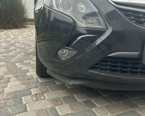 Черный Опель Zafira Tourer, объемом двигателя 2 л и пробегом 235 тыс. км за 9700 $, фото 2 на Automoto.ua