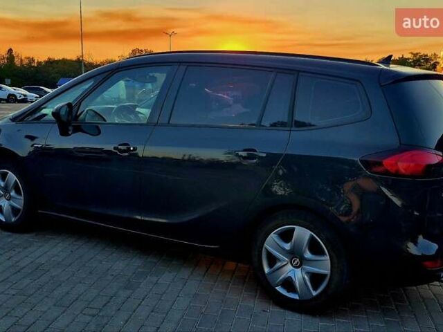 Черный Опель Zafira Tourer, объемом двигателя 2 л и пробегом 275 тыс. км за 9500 $, фото 5 на Automoto.ua