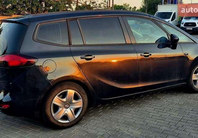 Черный Опель Zafira Tourer, объемом двигателя 2 л и пробегом 275 тыс. км за 9500 $, фото 6 на Automoto.ua