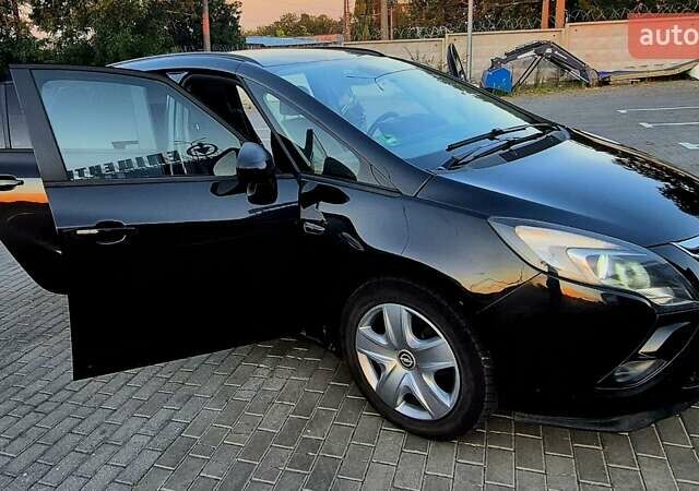 Черный Опель Zafira Tourer, объемом двигателя 2 л и пробегом 275 тыс. км за 9500 $, фото 12 на Automoto.ua