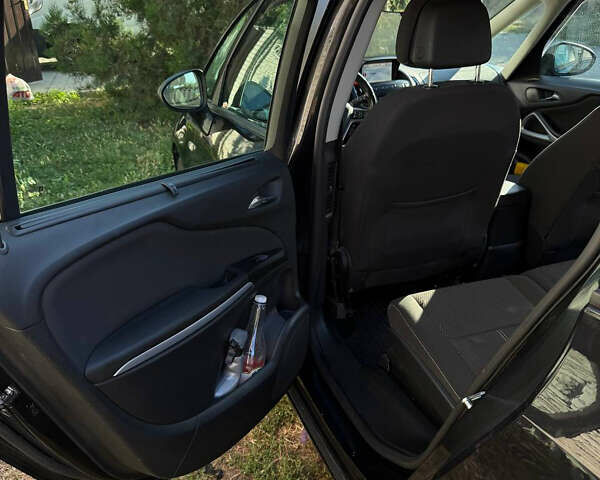 Черный Опель Zafira Tourer, объемом двигателя 1.6 л и пробегом 213 тыс. км за 9500 $, фото 27 на Automoto.ua