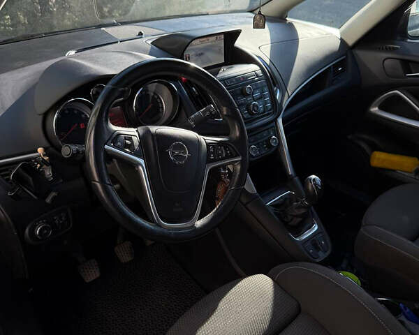 Черный Опель Zafira Tourer, объемом двигателя 1.6 л и пробегом 213 тыс. км за 9500 $, фото 28 на Automoto.ua