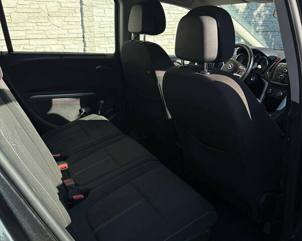 Черный Опель Zafira Tourer, объемом двигателя 1.6 л и пробегом 213 тыс. км за 9500 $, фото 14 на Automoto.ua