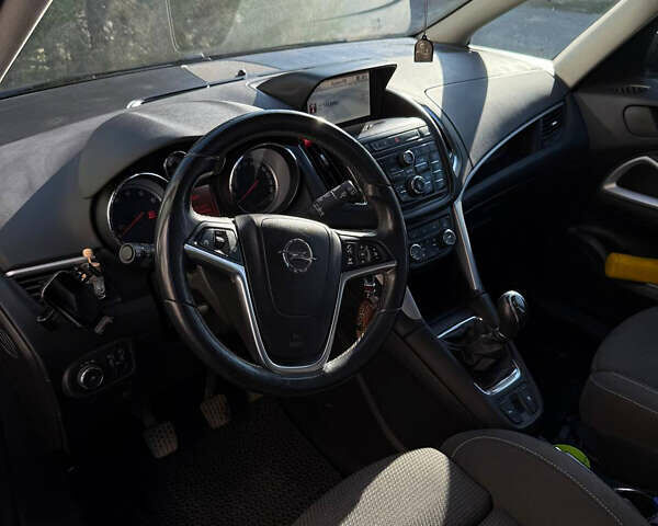 Черный Опель Zafira Tourer, объемом двигателя 1.6 л и пробегом 213 тыс. км за 9500 $, фото 29 на Automoto.ua