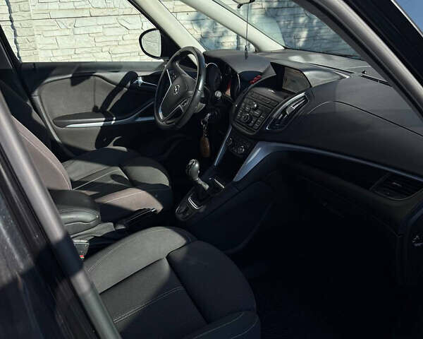 Черный Опель Zafira Tourer, объемом двигателя 1.6 л и пробегом 213 тыс. км за 9500 $, фото 16 на Automoto.ua