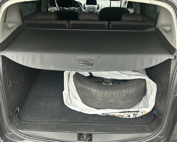 Черный Опель Zafira Tourer, объемом двигателя 2 л и пробегом 235 тыс. км за 9700 $, фото 4 на Automoto.ua